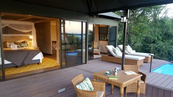 Suite with a deck and plunge pool at Old Drift Lodge