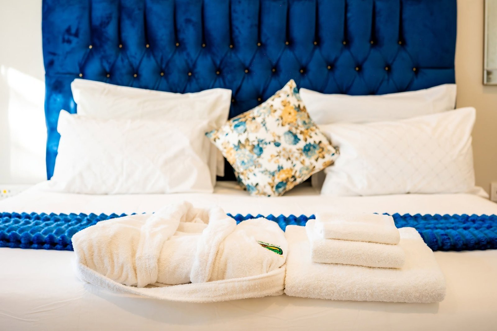 Bedroom with a blue headboard at 53 Reynard Apartments