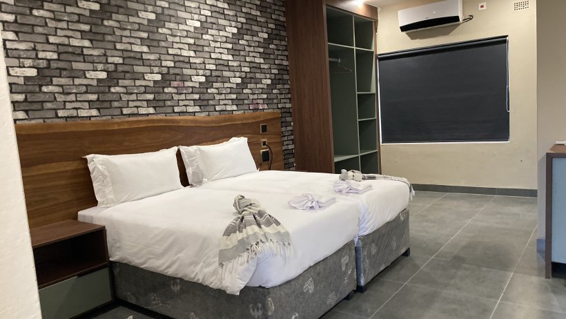 Twin room at The Outlook Lodge