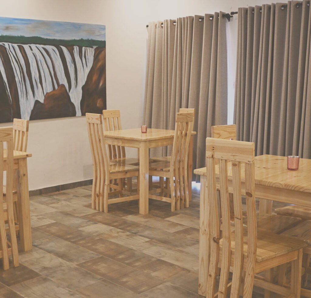 Dining room with a Victoria Falls painting at Dade House