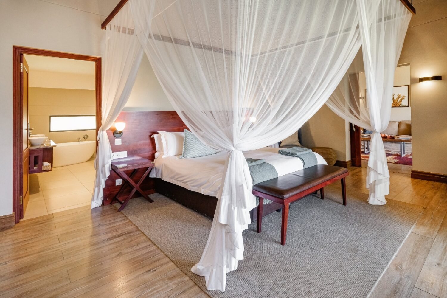Four-poster bed in a Strathearn suite at Ilala Lodge