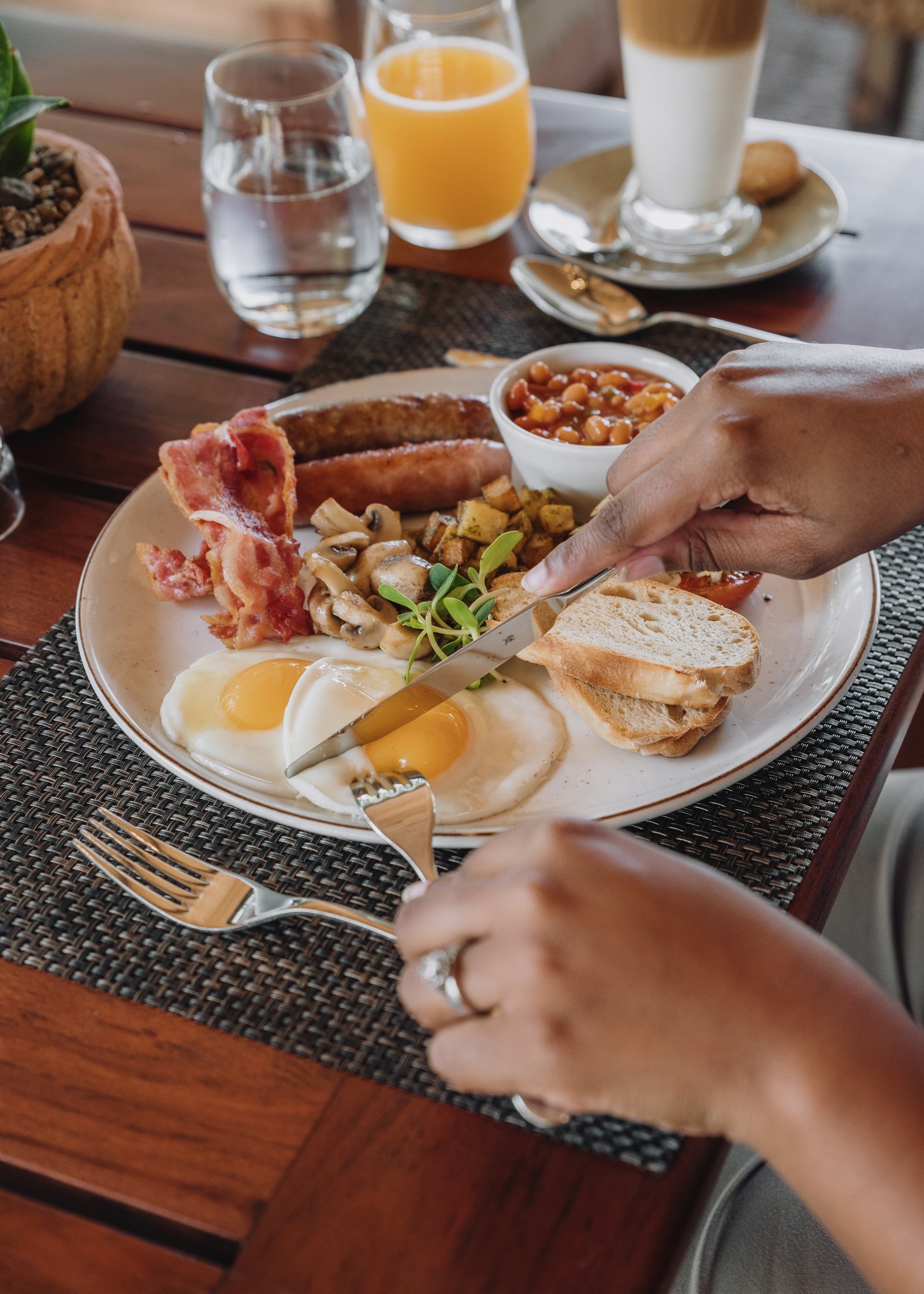Breakfast served on the deck at Insika Lodge